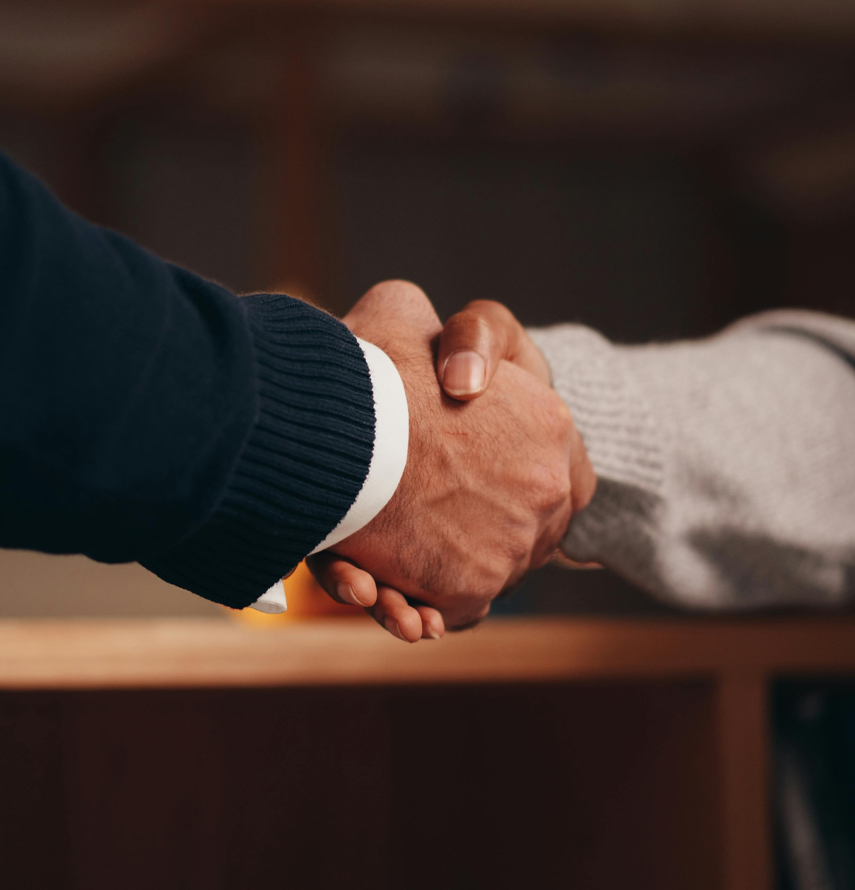 Handschlag – vertrauensvolle Zusammenarbeit bei Die Goldwaage